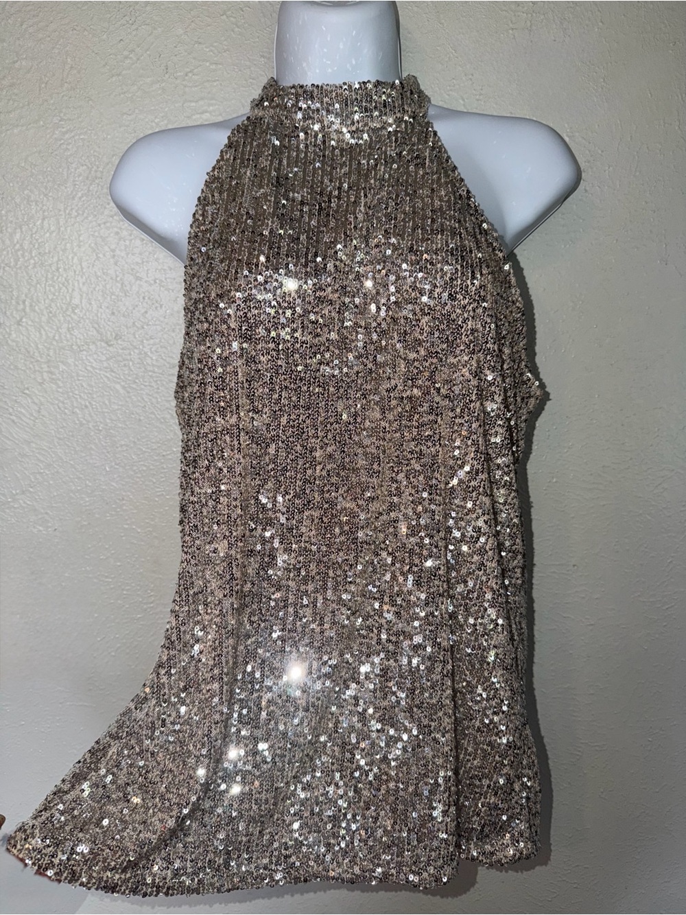 Cable & Gauge Champagne Gold Sequins Sleeveless Halter Neck Lined Top Sz M NWOT - Picture 5 of 16